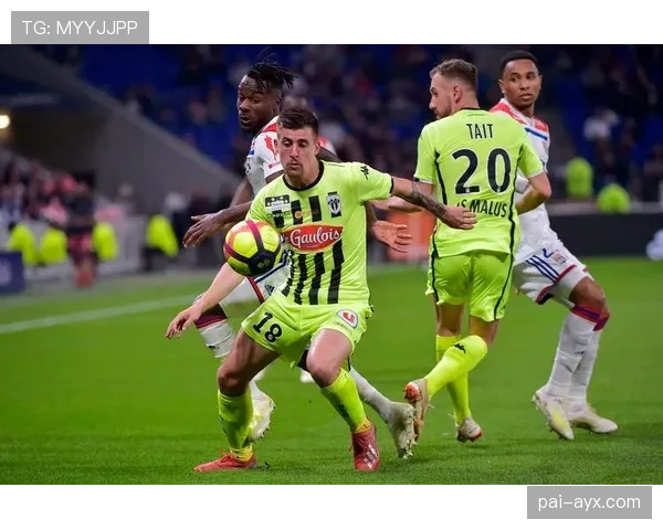 五大联赛争冠保级激战正酣，竞争白热化引全球瞩目